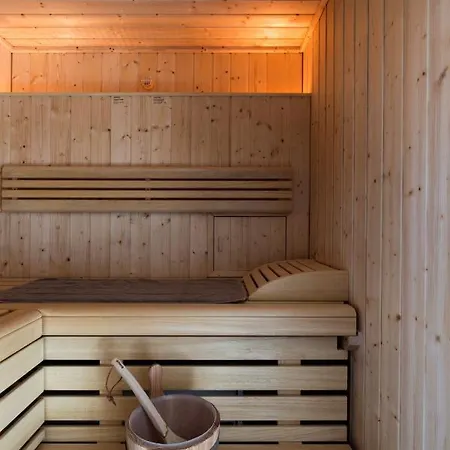 Reetdorf Geltinger Birk Kuenstlerkate Rohrsaenger Semesterbostad *