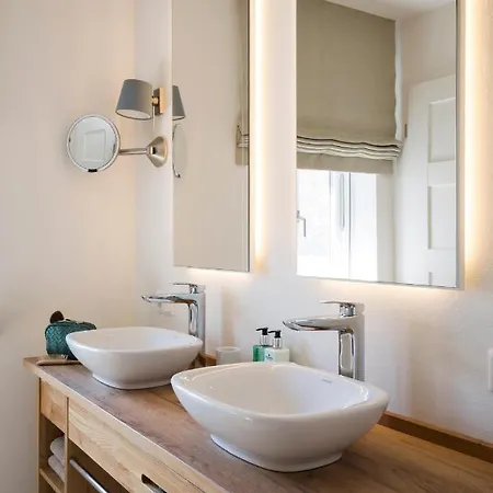 Semesterbostad Reetdorf Geltinger Birk Kuenstlerkate Rohrsaenger *